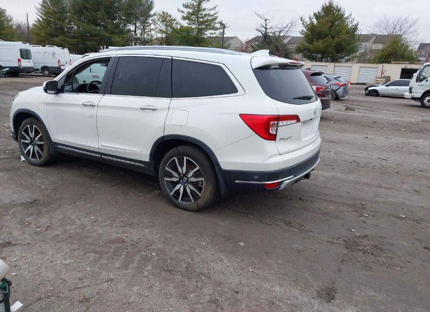 Photo 3 of 2019 Honda Pilot TOURING (VIN 5FNYF5H69KB000042)