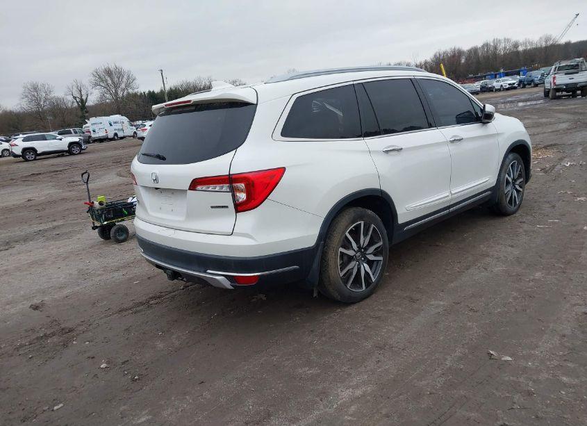 Photo 4 of 2019 Honda Pilot TOURING (VIN 5FNYF5H69KB000042)