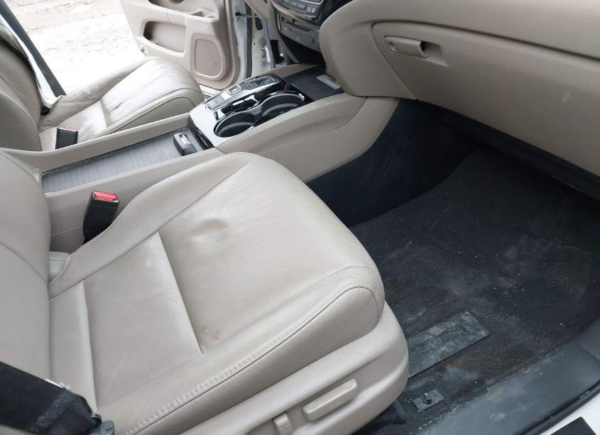 Photo 5 of 2019 Honda Pilot TOURING (VIN 5FNYF5H69KB000042)