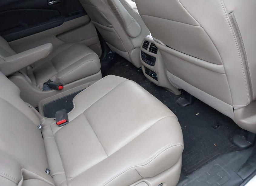 Photo 8 of 2019 Honda Pilot TOURING (VIN 5FNYF5H69KB000042)