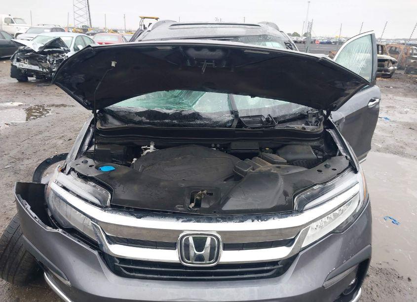 Photo 10 of 2021 Honda Pilot 2WD TOURING 7 PASSENGER (VIN 5FNYF5H69MB029611)