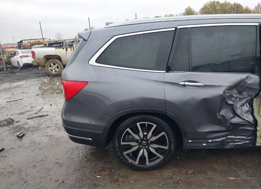 Photo 13 of 2021 Honda Pilot 2WD TOURING 7 PASSENGER (VIN 5FNYF5H69MB029611)