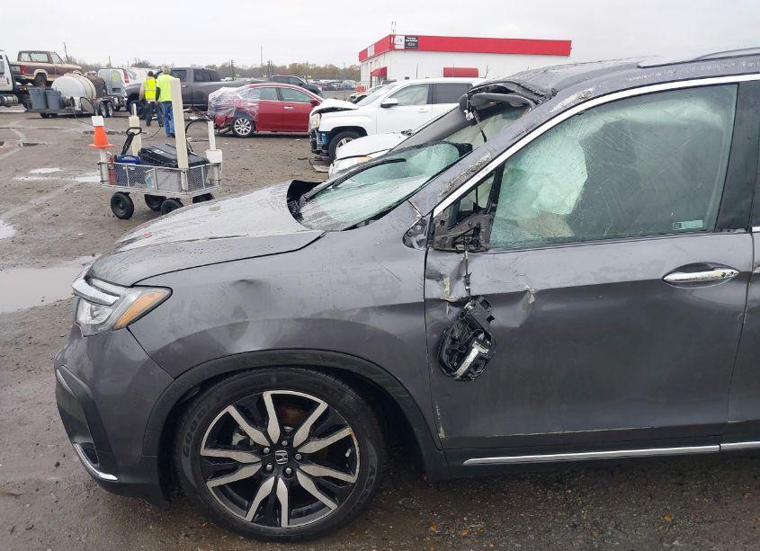 Photo 15 of 2021 Honda Pilot 2WD TOURING 7 PASSENGER (VIN 5FNYF5H69MB029611)