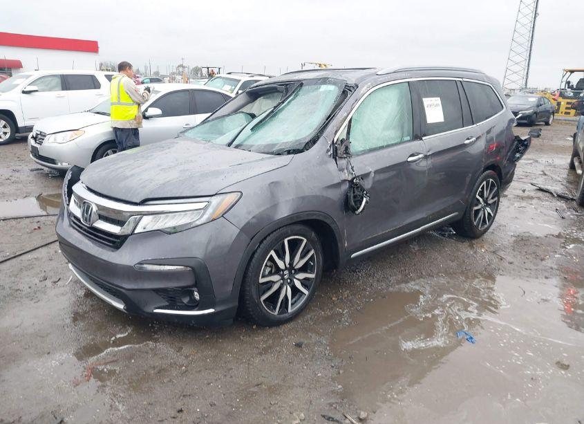 Photo 2 of 2021 Honda Pilot 2WD TOURING 7 PASSENGER (VIN 5FNYF5H69MB029611)