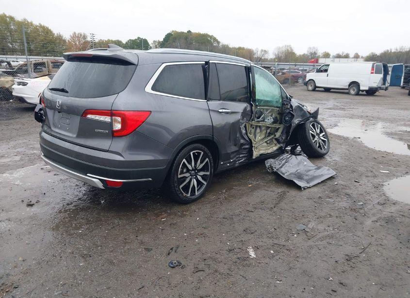 Photo 4 of 2021 Honda Pilot 2WD TOURING 7 PASSENGER (VIN 5FNYF5H69MB029611)