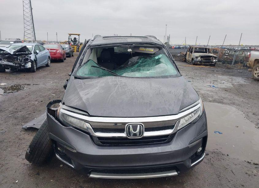 Photo 6 of 2021 Honda Pilot 2WD TOURING 7 PASSENGER (VIN 5FNYF5H69MB029611)