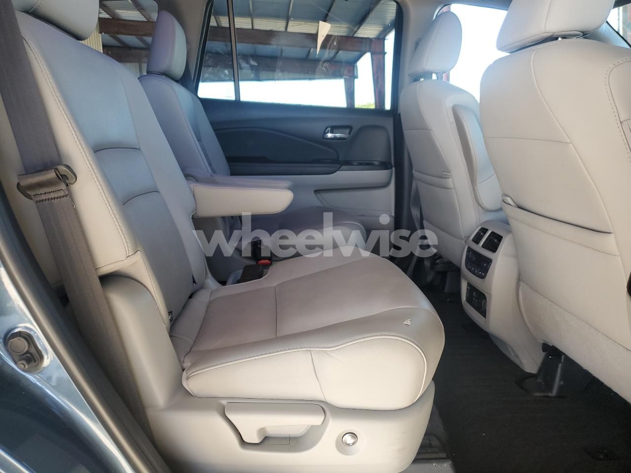 Photo 11 of 2022 HONDA PILOT TOURING (VIN 5FNYF5H69NB024359)
