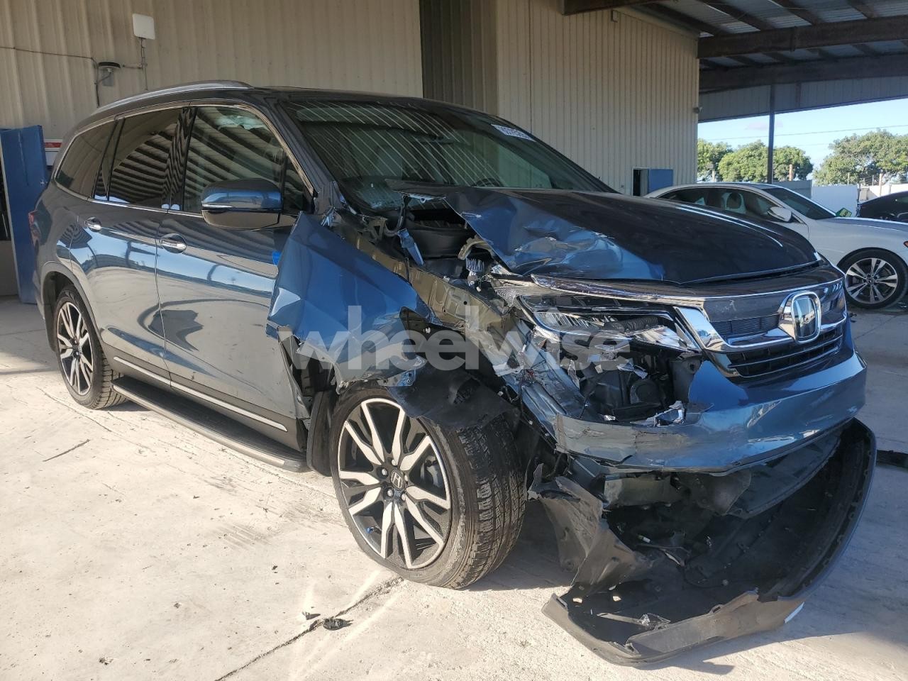 Photo 4 of 2022 HONDA PILOT TOURING (VIN 5FNYF5H69NB024359)