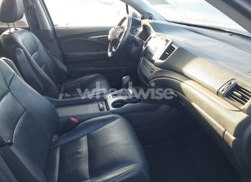 Photo 5 of 2017 Honda Pilot EX-L (VIN 5FNYF5H74HB010026)