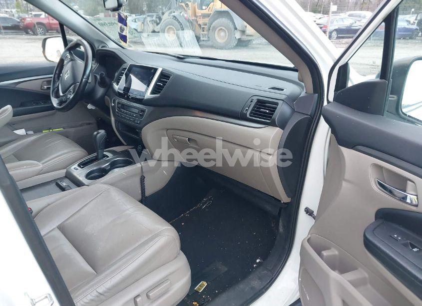 Photo 5 of 2016 Honda Pilot EX-L (VIN 5FNYF5H78GB005541)