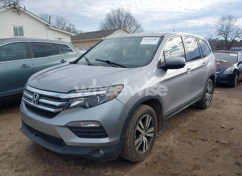 Photo 2 of 2018 Honda Pilot EXLN (VIN 5FNYF5H78JB013694)