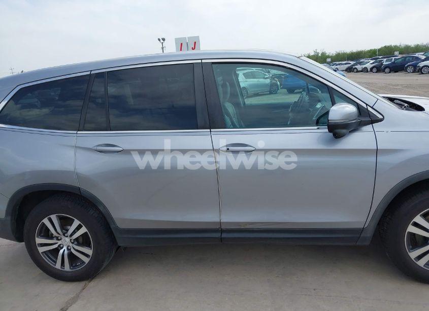 Photo 13 of 2016 Honda Pilot EX-L (VIN 5FNYF5H84GB005299)
