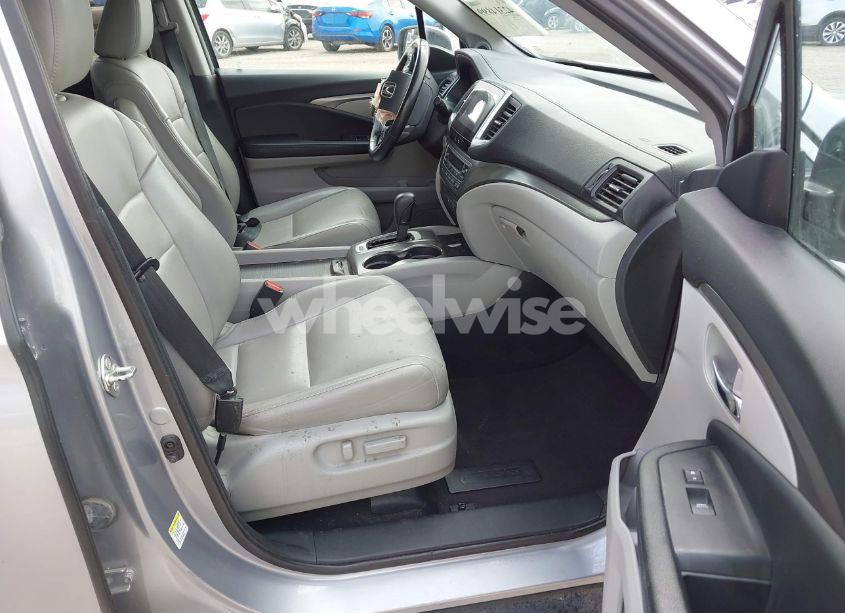 Photo 5 of 2016 Honda Pilot EX-L (VIN 5FNYF5H84GB005299)