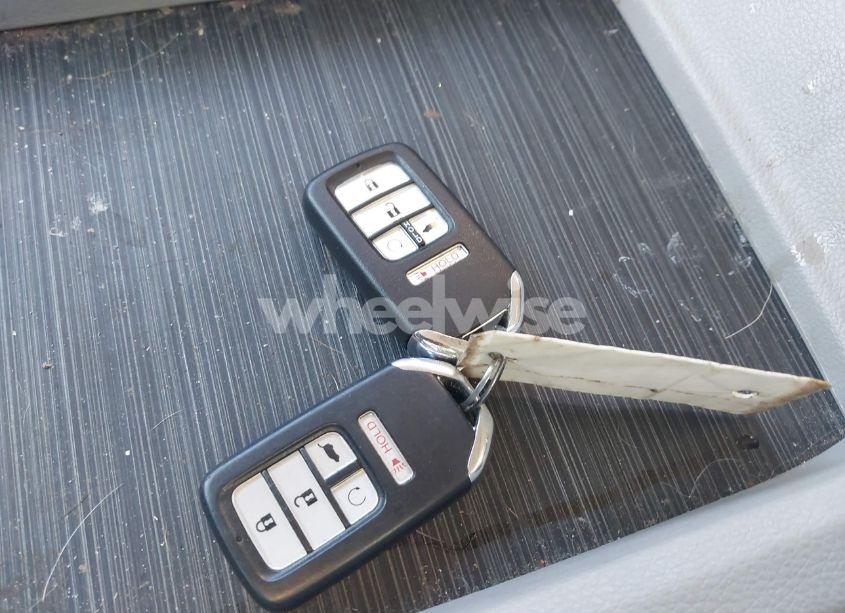 Photo 11 of 2016 Honda Pilot EX-L (VIN 5FNYF5H88GB002986)