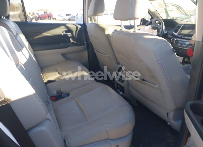 Photo 8 of 2016 Honda Pilot EX-L (VIN 5FNYF5H88GB002986)