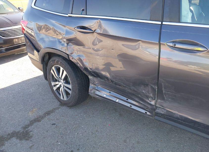 Photo 6 of 2017 Honda Pilot EX-L (VIN 5FNYF5H88HB034161)