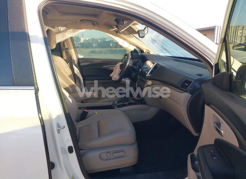 Photo 5 of 2016 Honda Pilot EX-L (VIN 5FNYF5H89GB032028)