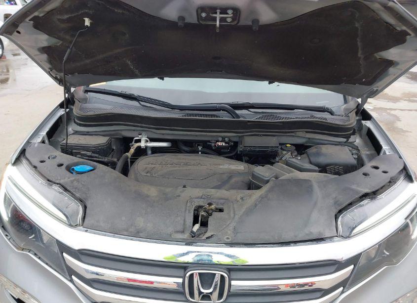 Photo 10 of 2018 Honda Pilot EX-L (VIN 5FNYF5H8XJB031400)