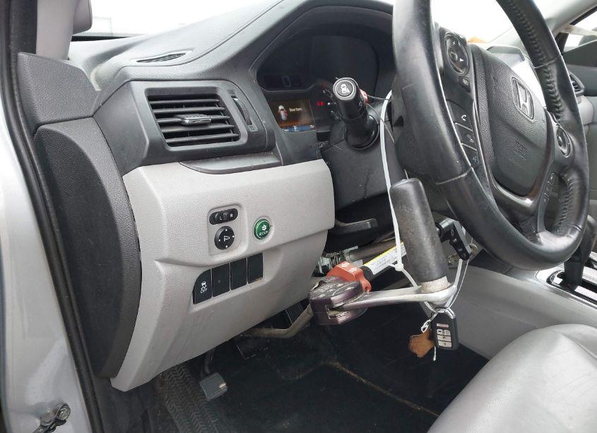 Photo 18 of 2018 Honda Pilot EX-L (VIN 5FNYF5H8XJB031400)