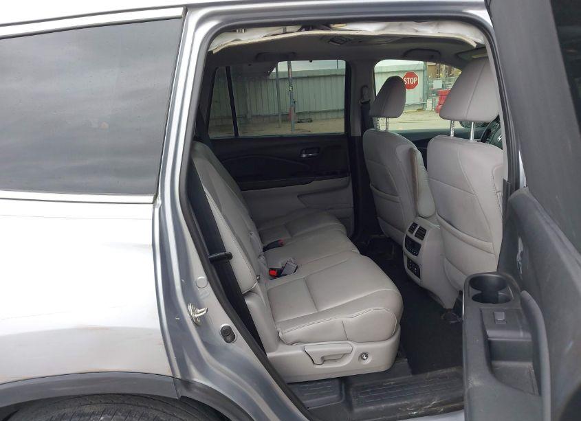 Photo 8 of 2018 Honda Pilot EX-L (VIN 5FNYF5H8XJB031400)