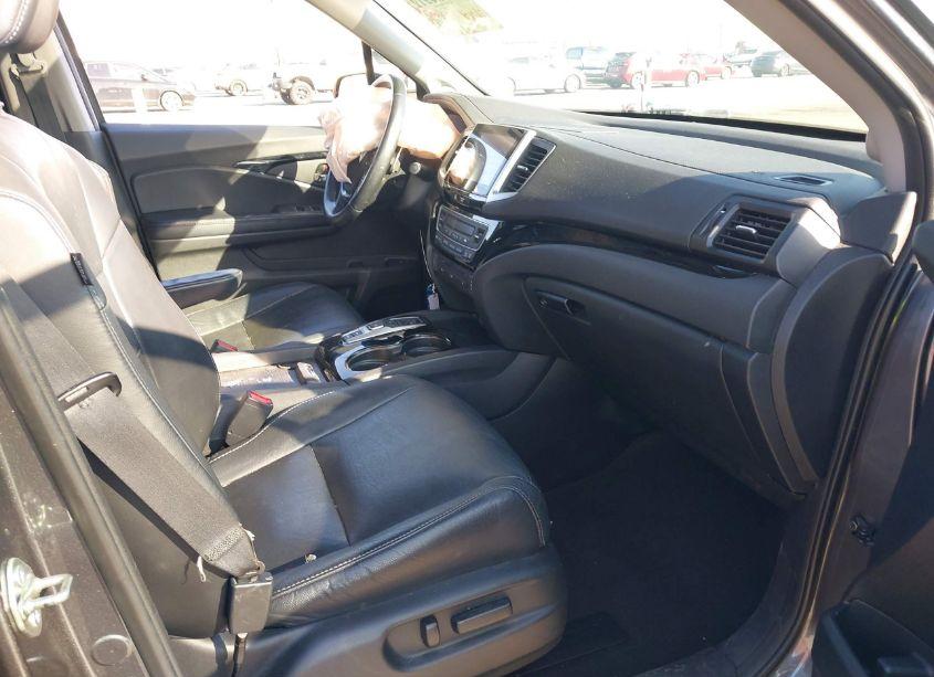 Photo 5 of 2016 Honda Pilot TOURING (VIN 5FNYF5H90GB027373)