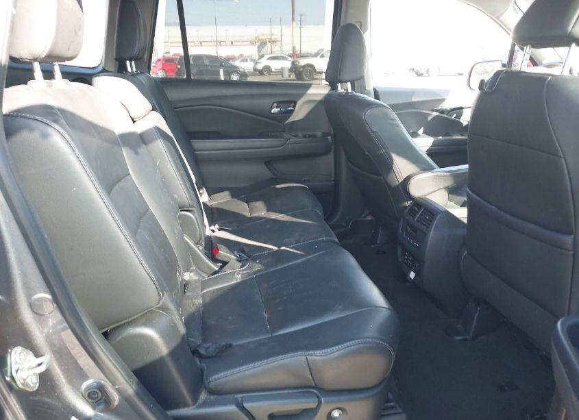 Photo 8 of 2016 Honda Pilot TOURING (VIN 5FNYF5H90GB027373)