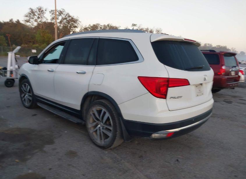 Photo 3 of 2016 Honda Pilot TOURING (VIN 5FNYF5H90GB038552)