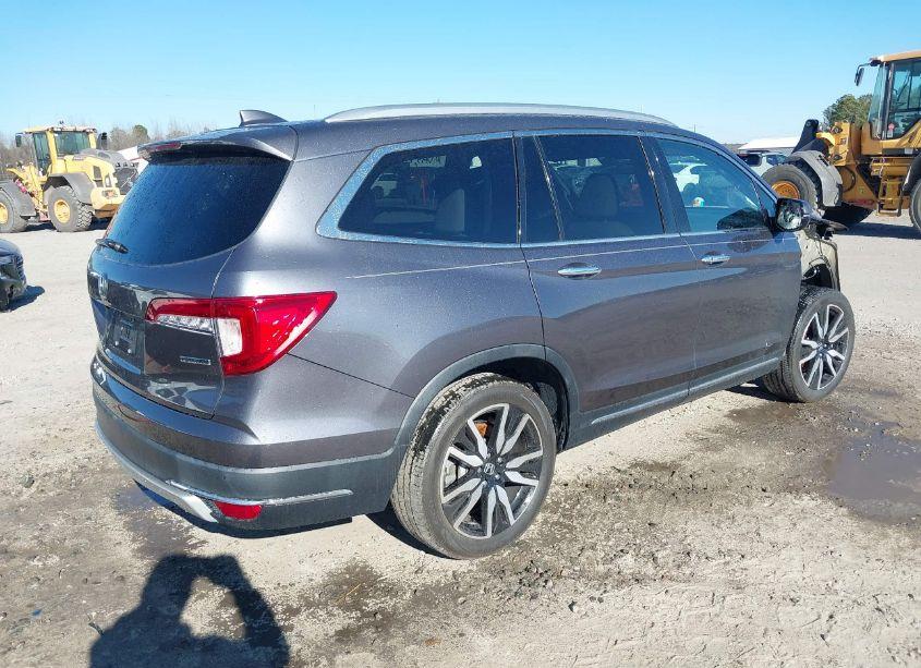 Photo 4 of 2019 Honda Pilot TOURING (VIN 5FNYF5H90KB003986)