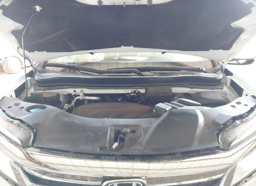 Photo 10 of 2021 Honda Pilot 2WD TOURING 8 PASSENGER (VIN 5FNYF5H90MB007040)