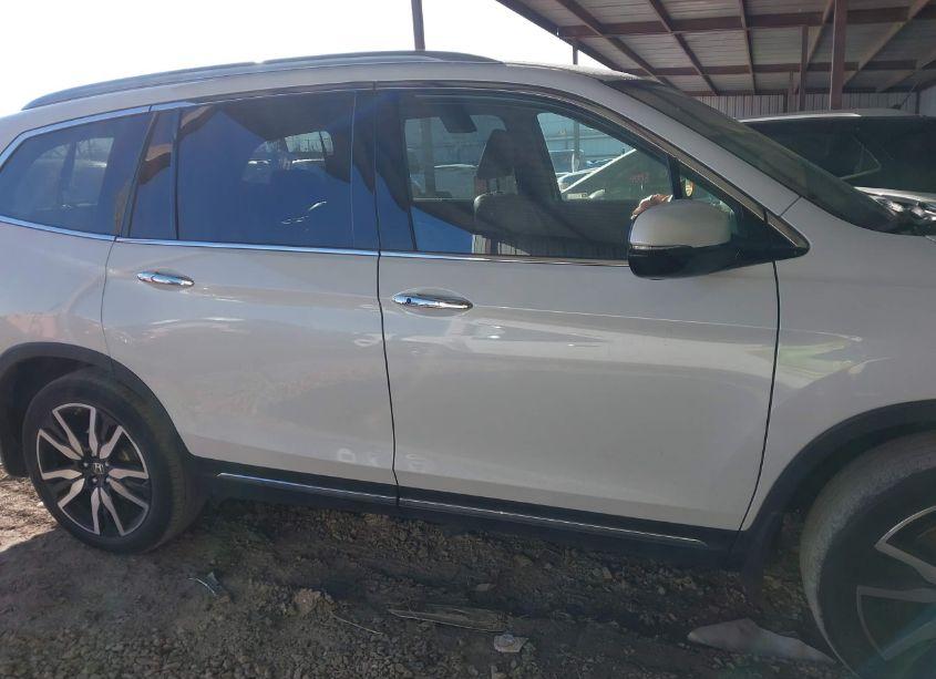 Photo 13 of 2021 Honda Pilot 2WD TOURING 8 PASSENGER (VIN 5FNYF5H90MB007040)