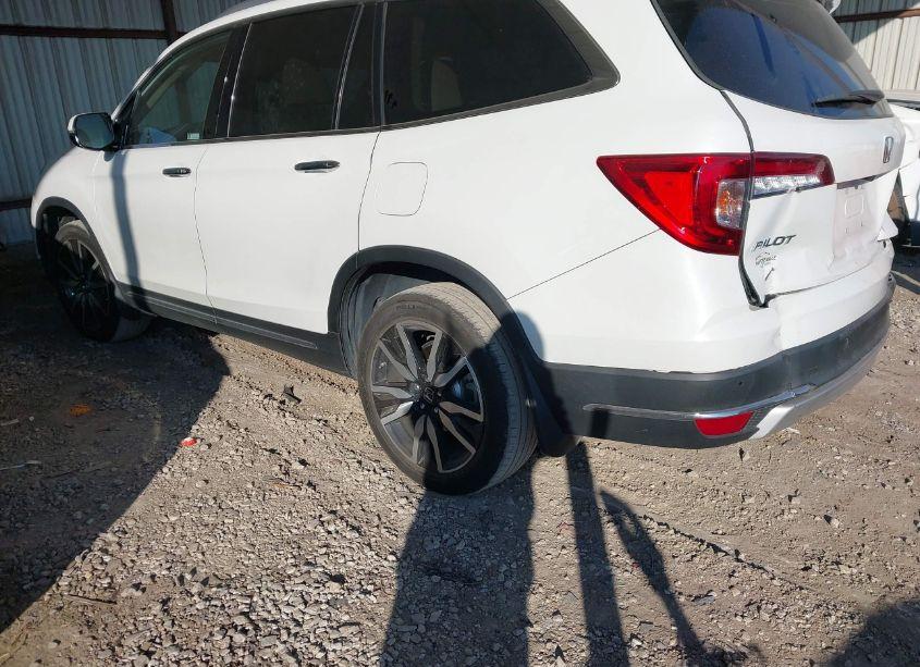 Photo 3 of 2021 Honda Pilot 2WD TOURING 8 PASSENGER (VIN 5FNYF5H90MB007040)