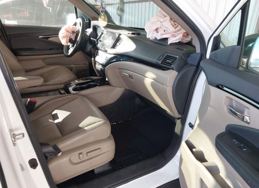 Photo 5 of 2021 Honda Pilot 2WD TOURING 8 PASSENGER (VIN 5FNYF5H90MB007040)