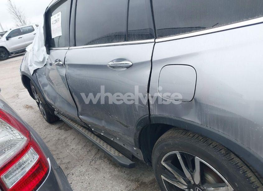 Photo 18 of 2021 Honda Pilot 2WD TOURING 8 PASSENGER (VIN 5FNYF5H90MB011492)