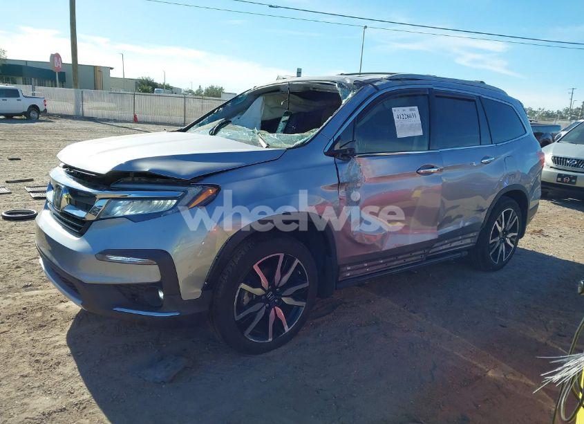 Photo 2 of 2021 Honda Pilot 2WD TOURING 8 PASSENGER (VIN 5FNYF5H90MB011492)