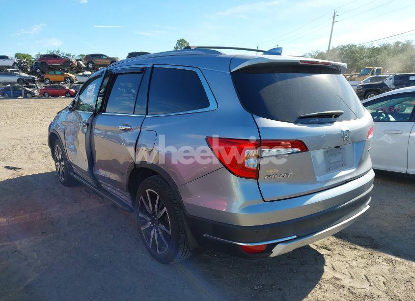 Photo 3 of 2021 Honda Pilot 2WD TOURING 8 PASSENGER (VIN 5FNYF5H90MB011492)