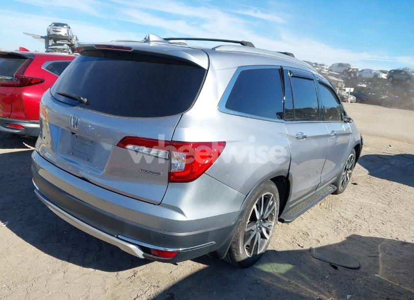 Photo 4 of 2021 Honda Pilot 2WD TOURING 8 PASSENGER (VIN 5FNYF5H90MB011492)