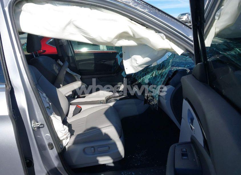 Photo 5 of 2021 Honda Pilot 2WD TOURING 8 PASSENGER (VIN 5FNYF5H90MB011492)