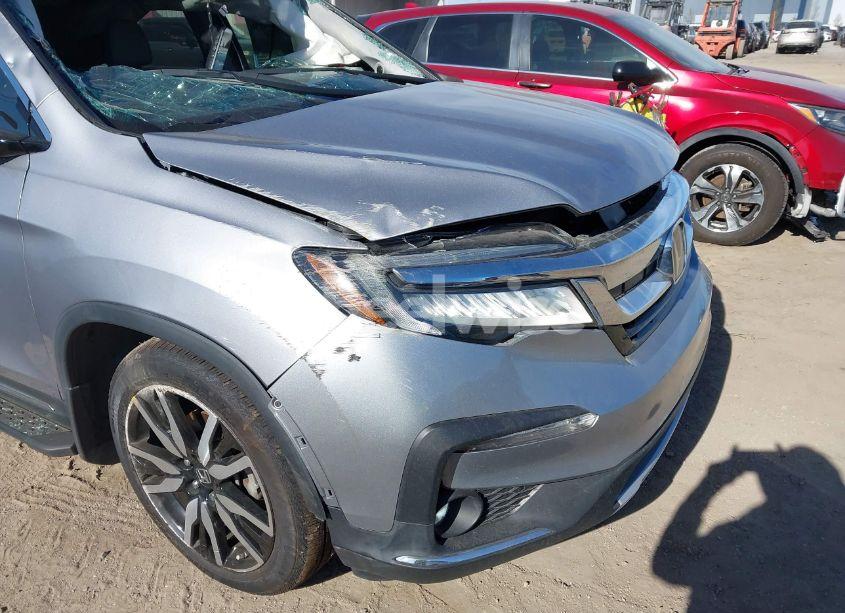 Photo 6 of 2021 Honda Pilot 2WD TOURING 8 PASSENGER (VIN 5FNYF5H90MB011492)