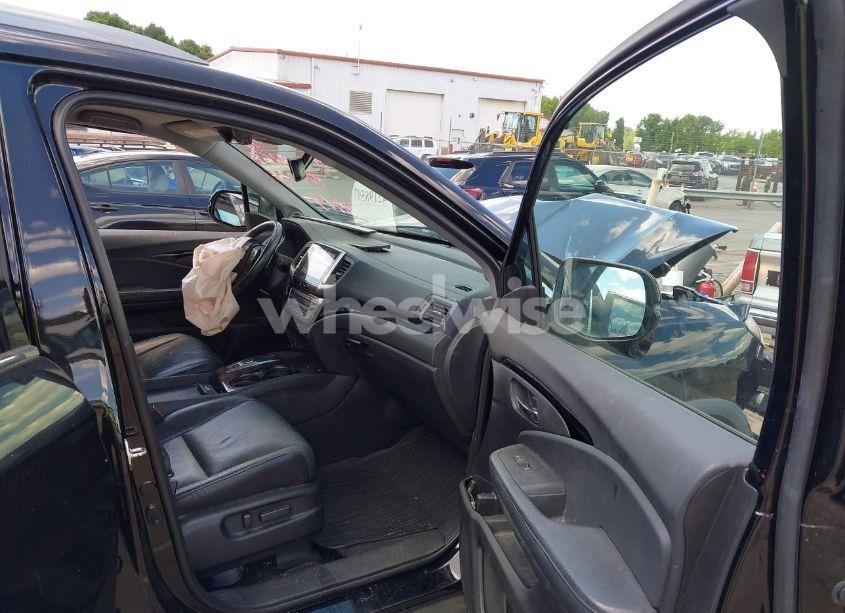 Photo 5 of 2017 Honda Pilot TOURING (VIN 5FNYF5H91HB038268)