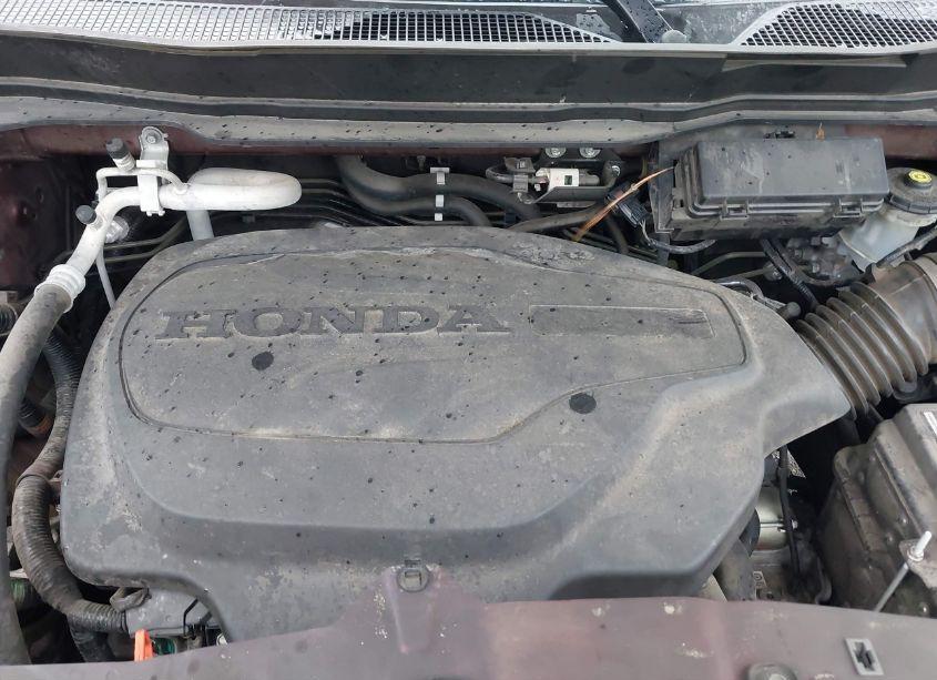 Photo 10 of 2018 Honda Pilot TOURING (VIN 5FNYF5H91JB003302)