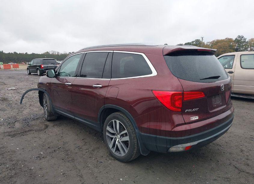Photo 3 of 2018 Honda Pilot TOURING (VIN 5FNYF5H91JB003302)