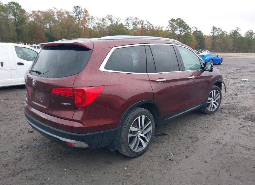 Photo 4 of 2018 Honda Pilot TOURING (VIN 5FNYF5H91JB003302)