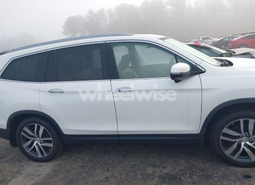 Photo 14 of 2017 Honda Pilot TOURING (VIN 5FNYF5H92HB026422)