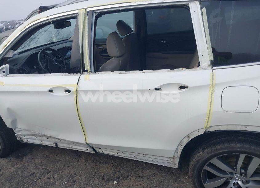 Photo 15 of 2017 Honda Pilot TOURING (VIN 5FNYF5H92HB026422)