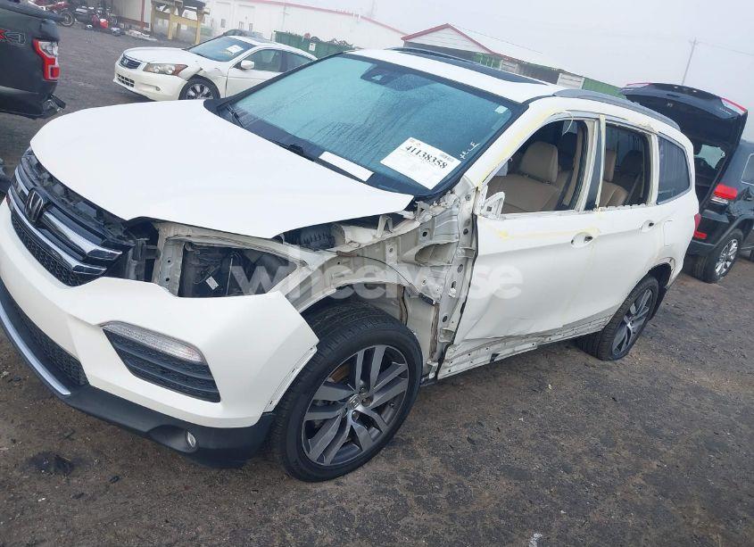 Photo 2 of 2017 Honda Pilot TOURING (VIN 5FNYF5H92HB026422)