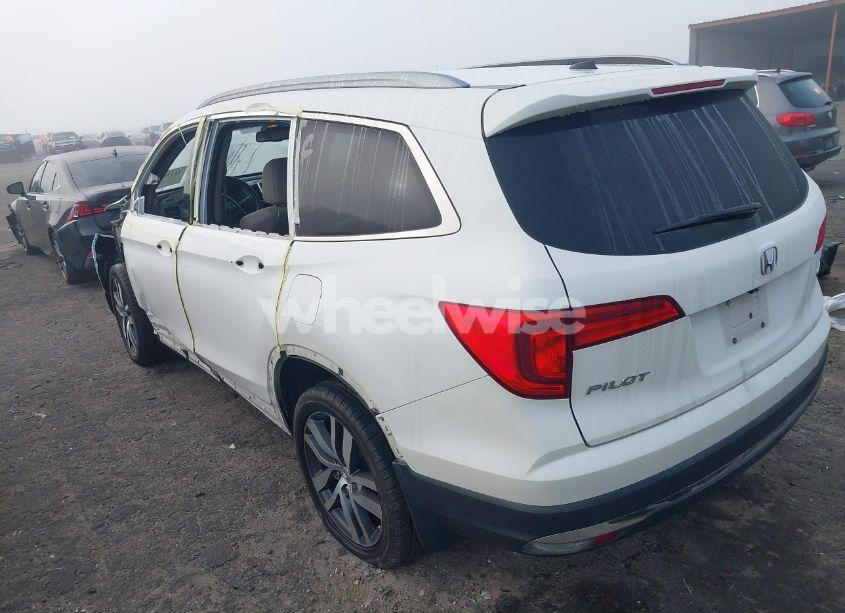 Photo 3 of 2017 Honda Pilot TOURING (VIN 5FNYF5H92HB026422)