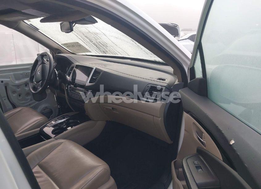 Photo 5 of 2017 Honda Pilot TOURING (VIN 5FNYF5H92HB026422)