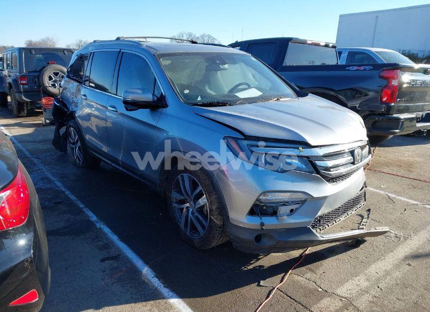 2017 Honda Pilot TOURING (VIN 5FNYF5H92HB030390) main photo