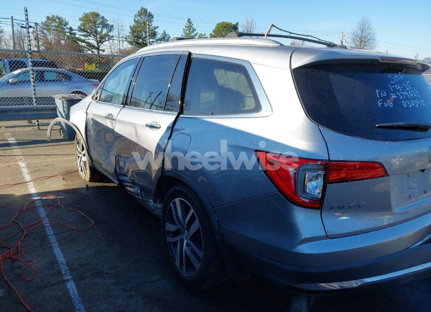 Photo 3 of 2017 Honda Pilot TOURING (VIN 5FNYF5H92HB030390)
