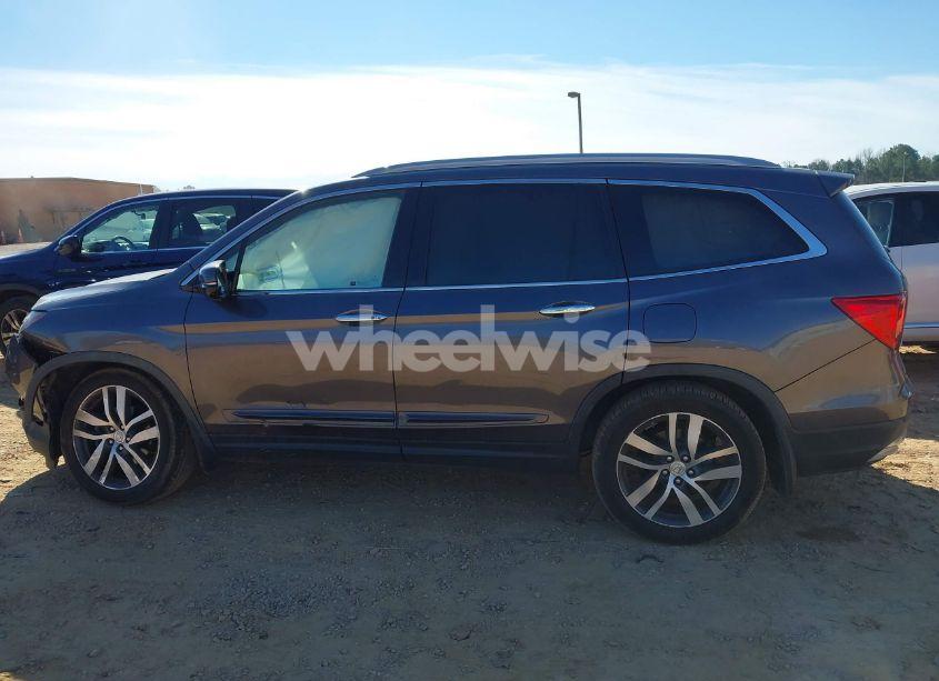 Photo 14 of 2017 Honda Pilot TOURING (VIN 5FNYF5H92HB038893)